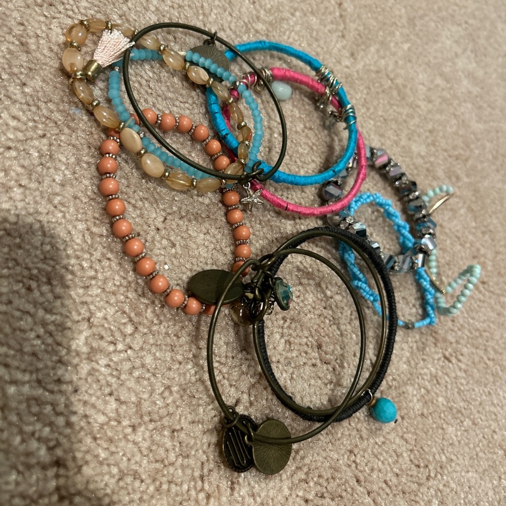 Random assortment of bracelets/bangles